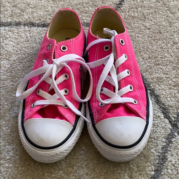 girls hot pink converse